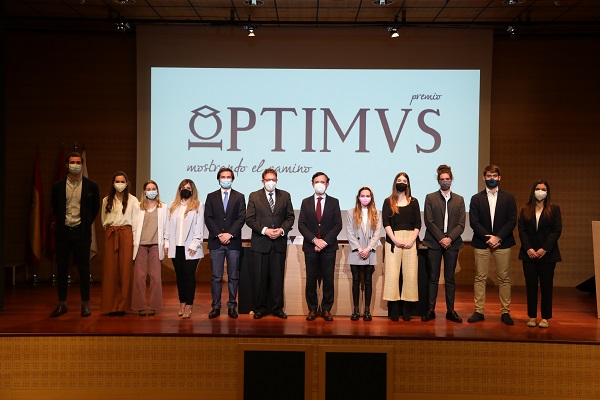 La Universidad Francisco de Vitoria comunica los Premios Optimus 2021, un reconocimiento a los alumnos excelentes Premios Optimus 2021 La Universidad Francisco de Vitoria comunica los Premios Optimus 2021, un reconocimiento a los alumnos excelentes Estudiar en Universidad Privada Madrid