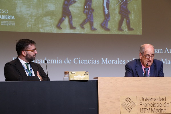 Concluye el Congreso Razón Abierta sobre Transhumanismo con Elena Postigo, directora del Congreso: “Seguiremos pensando qué significa ser humanos y trabajando sobre transhumanismo y posthumanismo. De momento no somos ciborgs sino sapiens” Juan Aranaa Concluye el Congreso Razón Abierta sobre Transhumanismo con Elena Postigo, directora del Congreso: “Seguiremos pensando qué significa ser humanos y trabajando sobre transhumanismo y posthumanismo. De momento no somos ciborgs sino sapiens” Estudiar en Universidad Privada Madrid