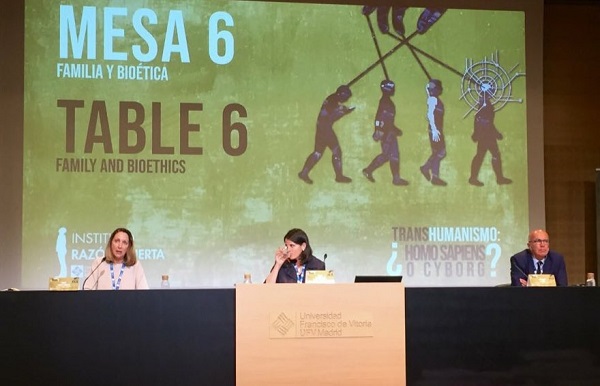 Concluye el Congreso Razón Abierta sobre Transhumanismo con Elena Postigo, directora del Congreso: “Seguiremos pensando qué significa ser humanos y trabajando sobre transhumanismo y posthumanismo. De momento no somos ciborgs sino sapiens” Mesa Familia JM Le Mene Concluye el Congreso Razón Abierta sobre Transhumanismo con Elena Postigo, directora del Congreso: “Seguiremos pensando qué significa ser humanos y trabajando sobre transhumanismo y posthumanismo. De momento no somos ciborgs sino sapiens” Estudiar en Universidad Privada Madrid
