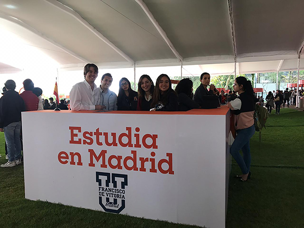 151019 5 La Universidad Francisco de Vitoria, presente en la Feria de orientación vocacional de Ciudad de México Estudiar en Universidad Privada Madrid