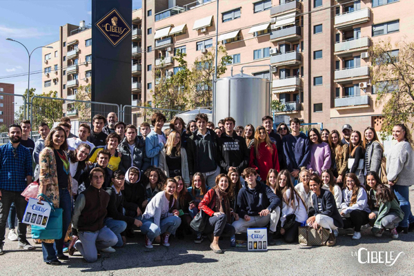 221019 3 Los alumnos de ADE y de Marketing visitan la fábrica de cervezas artesanales La Cibeles Estudiar en Universidad Privada Madrid