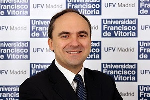 76876923 e95c 4c32 9c1f b2aba5b08f4c El profesor Pablo López Raso realiza el primer ejercicio para la promoción a la categoría de catedrático Estudiar en Universidad Privada Madrid