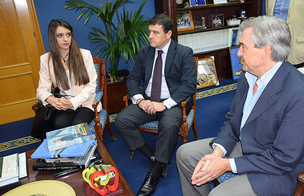 Becas Francisco de Vitoria 3 La UFV entrega una beca de Excelencia Académica a Itziar Ruiz Cerrajero, vecina de Villaviciosa de Odón Estudiar en Universidad Privada Madrid