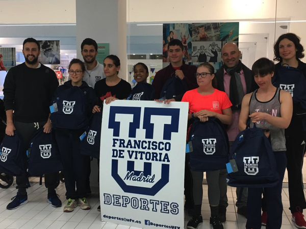Captura de pantalla 2020 01 17 a las 12.12.08 El Club Natación Apascovi, campeones europeos y mundiales, reciben su equipación deportiva UFV Estudiar en Universidad Privada Madrid