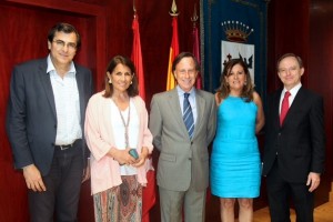 Convenio 001 300x200 El Ayuntamiento de Alcobendas y la UFV firman un convenio de colaboración Estudiar en Universidad Privada Madrid