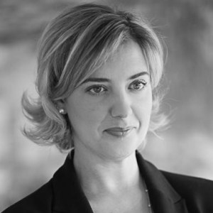 Directora de la UNINT 300x300 1 A propuesta de la profesora de la UFV Eugenia Hernández, el Ministerio de Defensa preparará unas Jornadas sobre Cultura y Conciencia de Defensa Estudiar en Universidad Privada Madrid