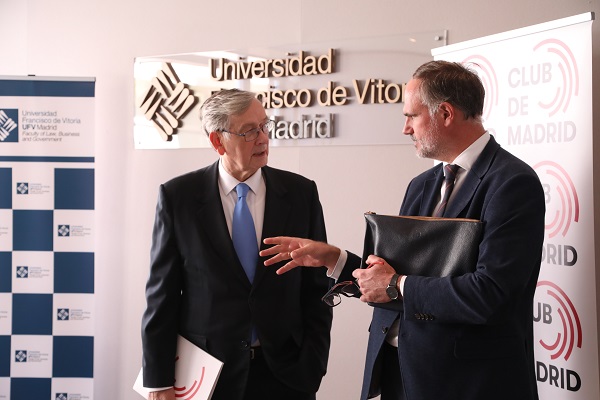 FIRMA CLUB 2 La Universidad Francisco de Vitoria organiza una mesa redonda para poner en valor la ciencia y la investigación en la toma de decisiones políticas | Noticias de Actualidad UFV Estudiar en Universidad Privada Madrid
