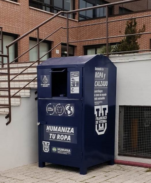 Humana instala un punto de recogida textil usado en la Universidad Francisco de | UFV