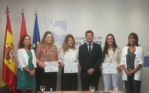 IMG 20180919 102440 La Universidad Francisco de Vitoria entrega las becas de excelencia a tres empadronadas en Las Rozas Estudiar en Universidad Privada Madrid