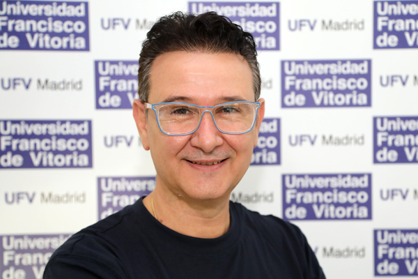 Jesus Manuel Garcia Flores 1 Jesús García, subcampeón del mundo de fotografía en la 29th Bienal de Francia 2021 con una serie de la Vía Láctea  Estudiar en Universidad Privada Madrid