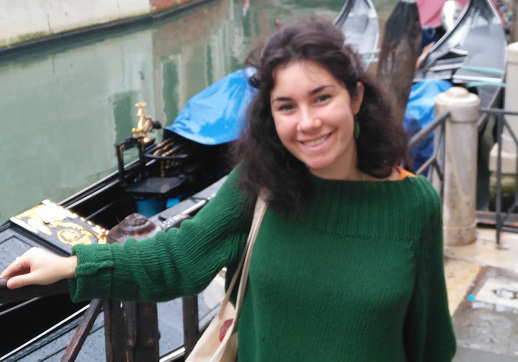 Maria Hernandez La alumna de 3º de Periodismo y Relaciones Internacionales, María Hernández, reflexiona sobre el sentido de regalar en Navidad Estudiar en Universidad Privada Madrid
