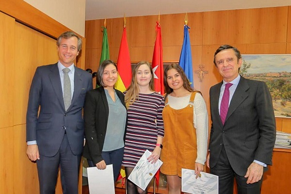 PHOTO 2019 01 16 18 34 46 El rector de la UFV entrega las becas de excelencia a tres empadronadas en Boadilla Estudiar en Universidad Privada Madrid