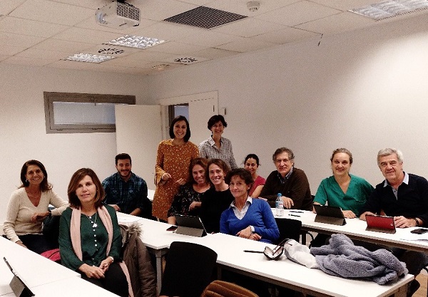 Profesora Maria Alonso Chamorro La profesora María Alonso Chamorro imparte un curso de innovación docente en el Hospital Universitario de Móstoles Estudiar en Universidad Privada Madrid