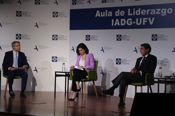 Isabel Díaz Ayuso en el Aula de Liderazgo IADG UFV: “La sociedad en Madrid ha peleado por no perder su libertad y sus puestos de trabajo” Vicente Valles Diaz Ayuso y Aznar Isabel Díaz Ayuso en el Aula de Liderazgo IADG UFV: “La sociedad en Madrid ha peleado por no perder su libertad y sus puestos de trabajo” Estudiar en Universidad Privada Madrid