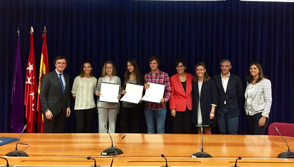 ayto pozuelo Tres alumnos de Pozuelo reciben una beca para estudiar en la Universidad Francisco de Vitoria Estudiar en Universidad Privada Madrid