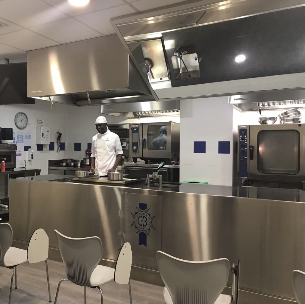 William Oringo, alumno del Grado en Gastronomía, cuenta su historia en una entrevista para El Mundo | Noticias de Actualidad UFV f9e1f059 5291 4c27 897e db1d2f260ec3 1024x1021 William Oringo, alumno del Grado en Gastronomía, cuenta su historia en una entrevista para El Mundo | Noticias de Actualidad UFV Estudiar en Universidad Privada Madrid