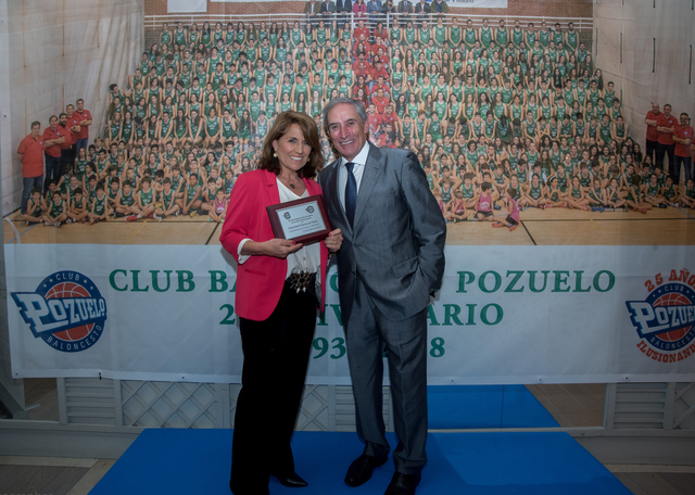 homenaje ufv baloncesto El Club de Baloncesto Pozuelo agradece a la UFV su apoyo en su 25 Aniversario Estudiar en Universidad Privada Madrid