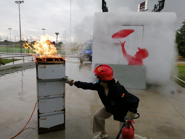 incendios 13 Los equipos de Emergencias UFV reciben la formación práctica de extinción de incendios en el campus Estudiar en Universidad Privada Madrid