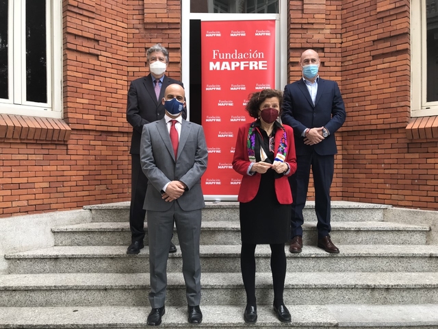 David Varillas recibe una ayuda a la investigación Ignacio H. de Larramendi de la Fundación Mapfre varillas larramendi David Varillas recibe una ayuda a la investigación Ignacio H. de Larramendi de la Fundación Mapfre Estudiar en Universidad Privada Madrid
