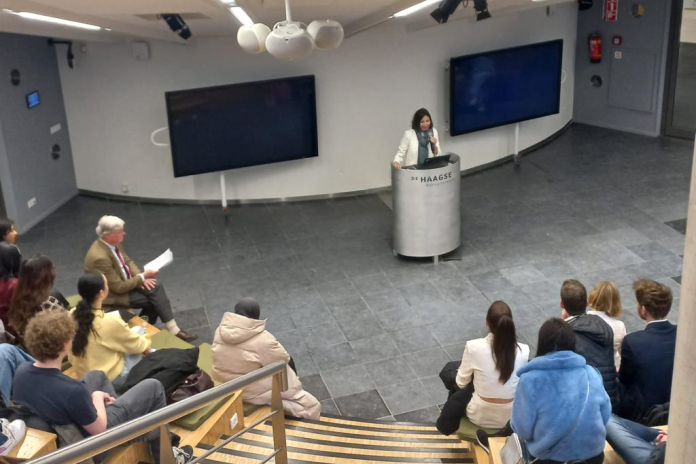 Estudiantes de la Escuela de Gobierno y Liderazgo presentan sus trabajos en el 10º Congreso Internacional Anual de Estudiantes Schuman en La Haya | Noticias de Actualidad UFV escuela de derecho y liderazgo 2 Estudiantes de la Escuela de Gobierno y Liderazgo presentan sus trabajos en el 10º Congreso Internacional Anual de Estudiantes Schuman en La Haya | Noticias de Actualidad UFV Estudiar en Universidad Privada Madrid