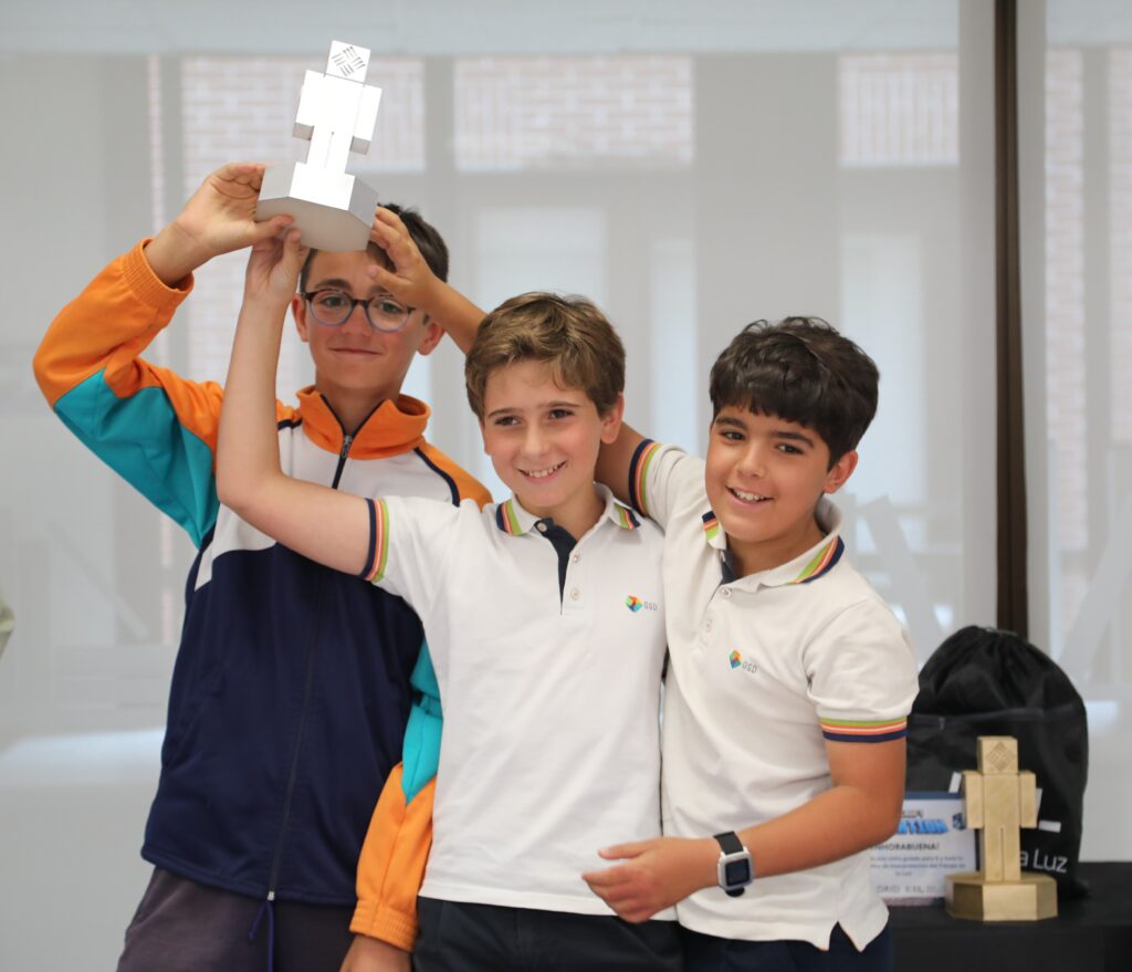 El colegio FEC Santa Joaquina de Vedruna Mirasierra gana el Minecraft Education Tournament celebrado en la Universidad Francisco de Vitoria | Noticias de Actualidad UFV CSD Las Rozas Plata 1 1024x879 El colegio FEC Santa Joaquina de Vedruna Mirasierra gana el Minecraft Education Tournament celebrado en la Universidad Francisco de Vitoria | Noticias de Actualidad UFV Estudiar en Universidad Privada Madrid