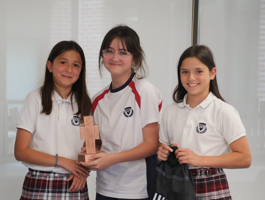 El colegio FEC Santa Joaquina de Vedruna Mirasierra gana el Minecraft Education Tournament celebrado en la Universidad Francisco de Vitoria | Noticias de Actualidad UFV SEK Bronce 1024x773 El colegio FEC Santa Joaquina de Vedruna Mirasierra gana el Minecraft Education Tournament celebrado en la Universidad Francisco de Vitoria | Noticias de Actualidad UFV Estudiar en Universidad Privada Madrid