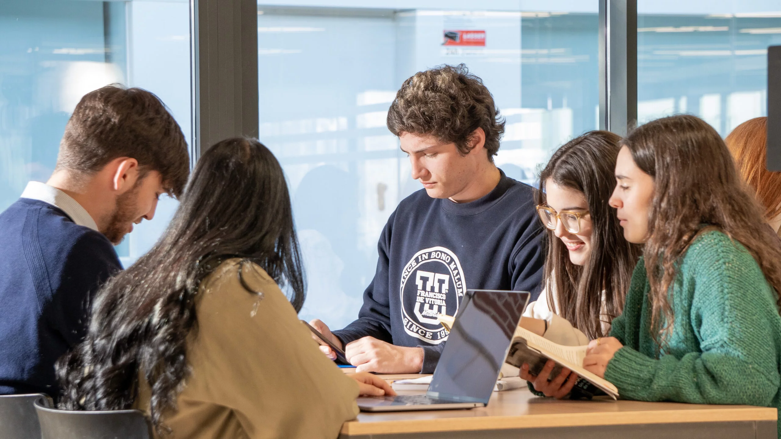 %name Filosofía, Política y Economía Estudiar en Universidad Privada Madrid