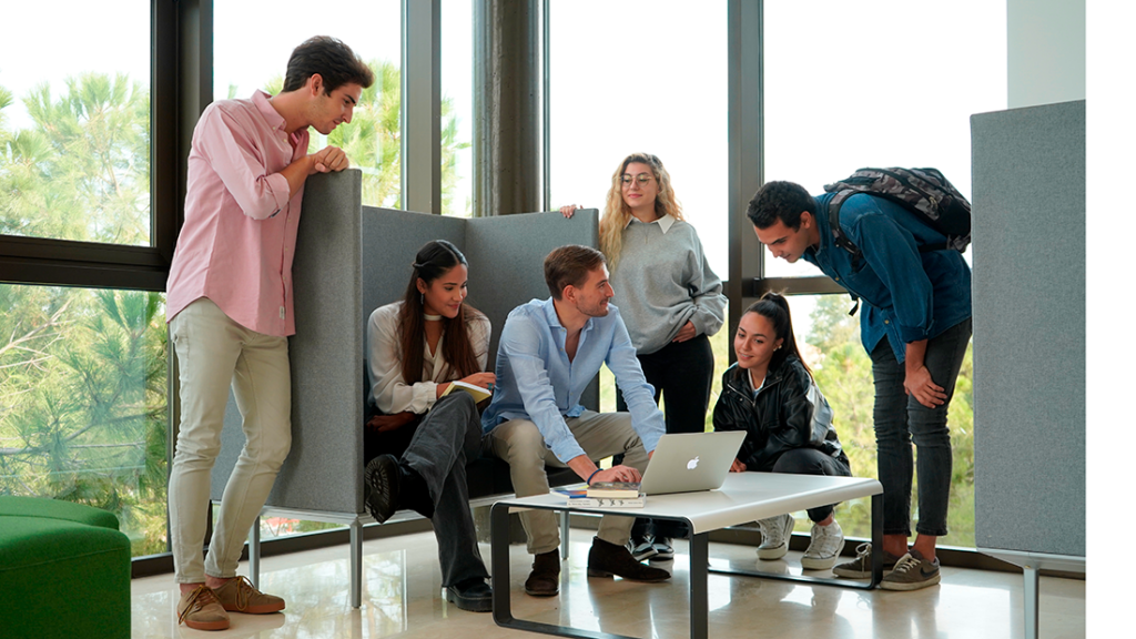 EDIFICIO H baja 1024x576 La Universidad Francisco de Vitoria abre la convocatoria de becas para el curso 2025 2026 y refuerza su compromiso con una educación accesible, transformadora y humana Estudiar en Universidad Privada Madrid