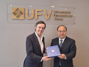 20250623 172439 300x225 Internacionalización y alianza estratégica: la UFV y la universidad china Chongqing Jiaotong sellan un nuevo acuerdo académico Estudiar en Universidad Privada Madrid