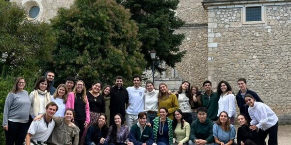 Iesu Communio 2024 1 600x300 Pastoral FCOM Estudiar en Universidad Privada Madrid
