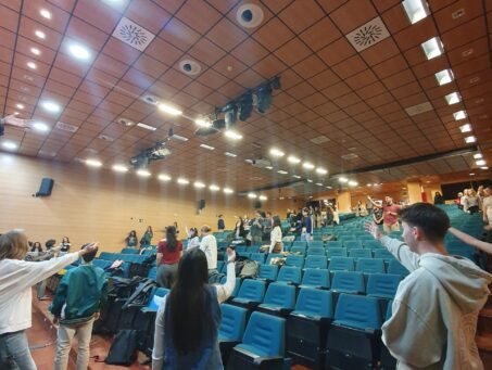 20241023 123519 scaled 453x341 Grupo de teatro Estudiar en Universidad Privada Madrid