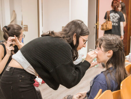 IMG 1837 scaled 453x341 Grupo de teatro Estudiar en Universidad Privada Madrid