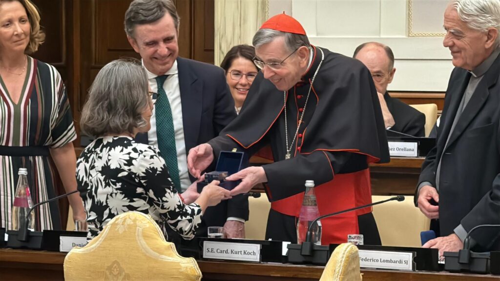 %name La VII edición de los Premios Razón Abierta reúne en el Vaticano a pensadores de todo el mundo en una defensa del conocimiento que integra ciencia y fe Estudiar en Universidad Privada Madrid