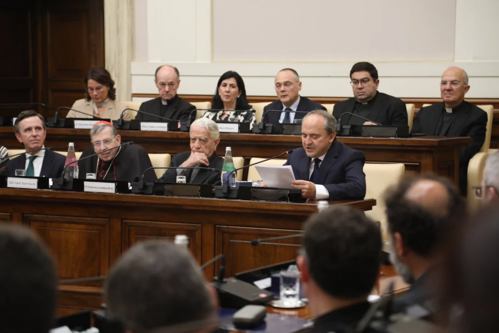 %name La VII edición de los Premios Razón Abierta reúne en el Vaticano a pensadores de todo el mundo en una defensa del conocimiento que integra ciencia y fe Estudiar en Universidad Privada Madrid