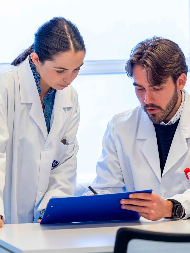 Inicio Medicina 08 movil Inicio Estudiar en Universidad Privada Madrid