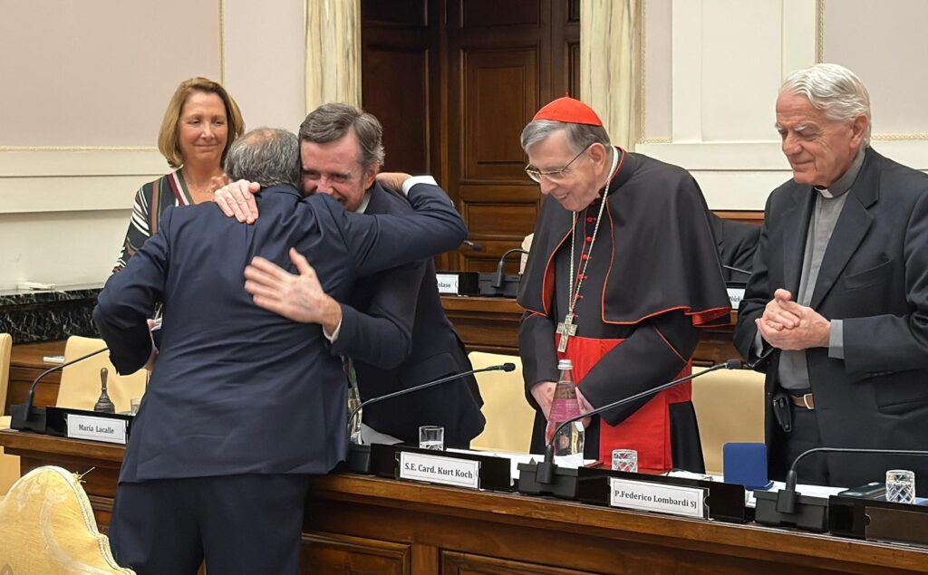 %name La VII edición de los Premios Razón Abierta reúne en el Vaticano a pensadores de todo el mundo en una defensa del conocimiento que integra ciencia y fe Estudiar en Universidad Privada Madrid