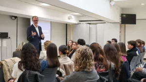 La UFV lanza el Reto Transversal UFV 2025 para afrontar los desafíos de la inteligencia artificial desde una visión humanista %name La UFV lanza el Reto Transversal UFV 2025 para afrontar los desafíos de la inteligencia artificial desde una visión humanista Estudiar en Universidad Privada Madrid