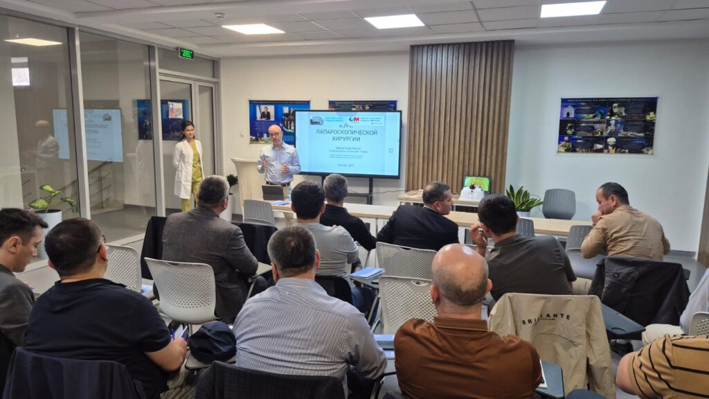 IMG 20251021 WA0130 1024x576 Un grupo de profesores de la Facultad de Medicina de la UFV viajan a Uzbekistán para formarse en técnicas de cirugía laparoscópica Estudiar en Universidad Privada Madrid