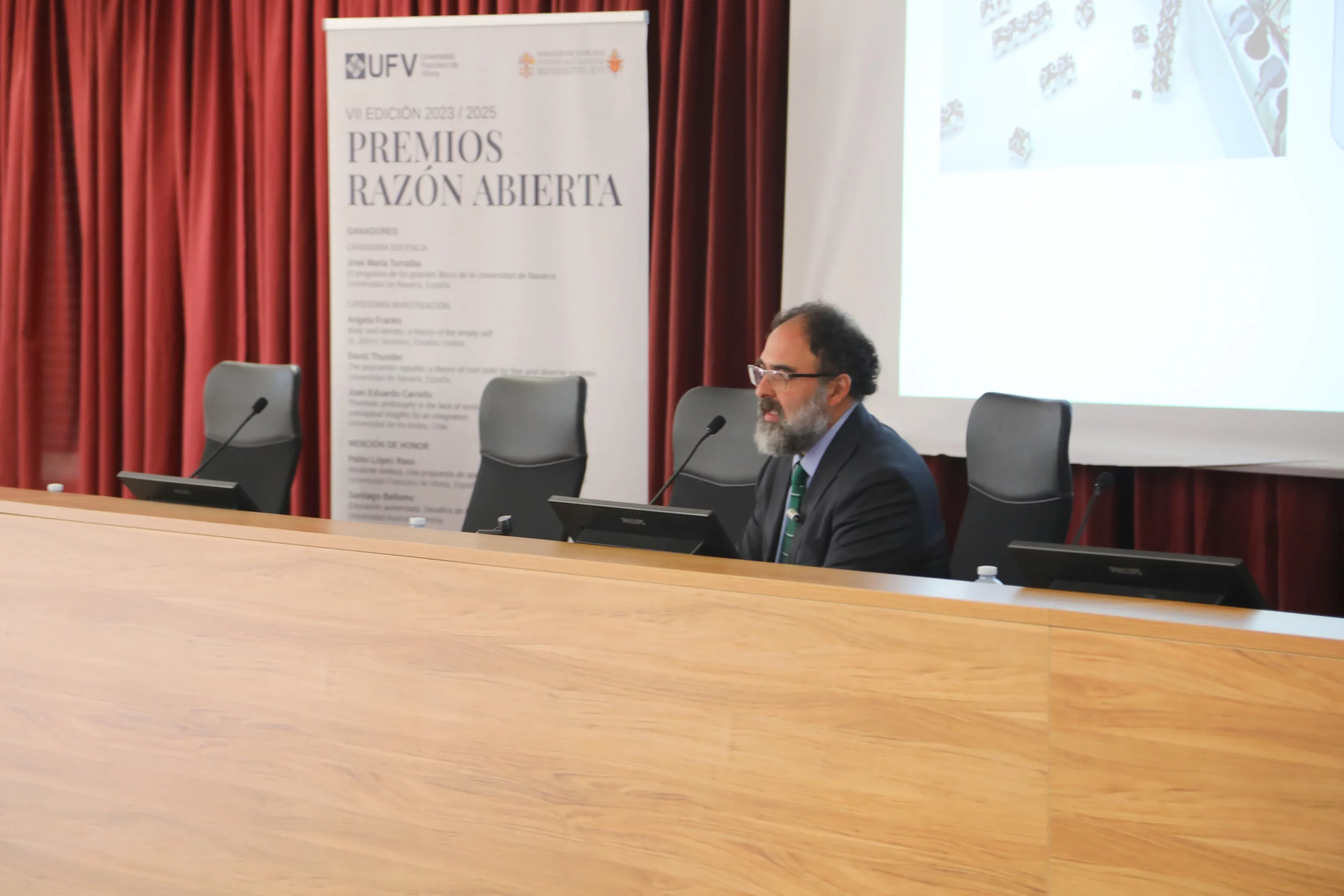 PREMIOS RAZÓN ABIERTA %name PREMIOS RAZÓN ABIERTA Estudiar en Universidad Privada Madrid