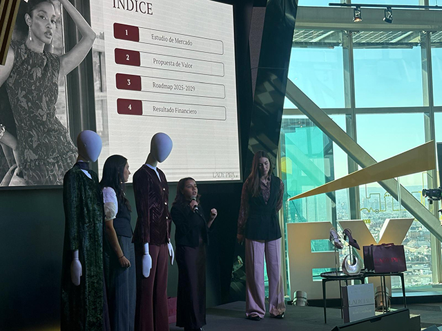 La UFV vuelve a destacar en el reto Race to Parthenon: el equipo de la universidad se corona ganador por tercer año consecutivo Imagen de WhatsApp 2025 11 19 a las 09.30.47 27879887 La UFV vuelve a destacar en el reto Race to Parthenon: el equipo de la universidad se corona ganador por tercer año consecutivo Estudiar en Universidad Privada Madrid