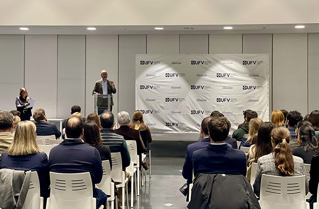 Una comunidad que impulsa el talento: las Becas Alumni abren camino a quienes más lo necesitan acto entrega becas07 Una comunidad que impulsa el talento: las Becas Alumni abren camino a quienes más lo necesitan Estudiar en Universidad Privada Madrid