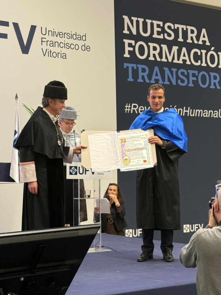 Cerca de 300 nuevos graduados de la Facultad de Ciencias Experimentales inician su camino profesional formados con una mirada científica y profundamente humana %name Cerca de 300 nuevos graduados de la Facultad de Ciencias Experimentales inician su camino profesional formados con una mirada científica y profundamente humana Estudiar en Universidad Privada Madrid