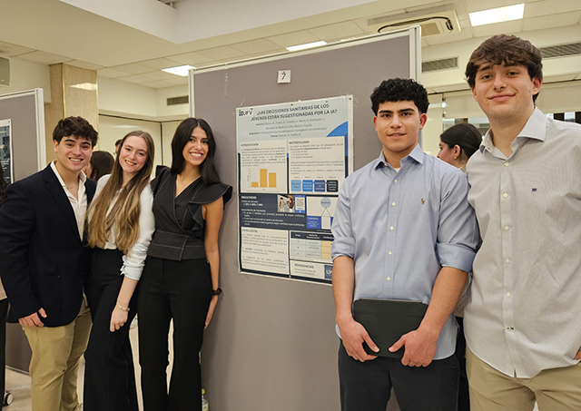 La Odontología del futuro se investiga en las aulas; la UFV impulsa su primer Congreso Simulado de Investigación foto 19 La Odontología del futuro se investiga en las aulas; la UFV impulsa su primer Congreso Simulado de Investigación Estudiar en Universidad Privada Madrid