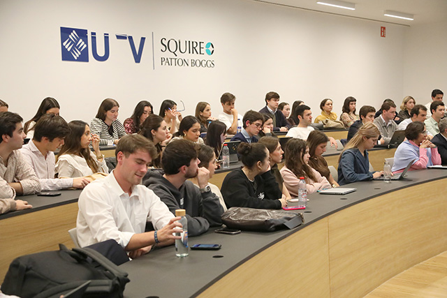 IMG 9695 Una nueva Sala de Vistas acerca la litigación y el arbitraje internacional a las aulas de la UFV Estudiar en Universidad Privada Madrid